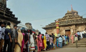Devotees standing in a queue to offer prayers to Lord Lingaraj on the occasion of Mahashivratri in Bhubaneswar