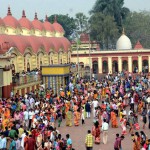 Devotees wait in queue to offer prayers to Lord Shiva on the occasion of Mahashivratri at Dakshineswar temple in Kolkata