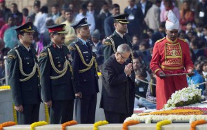 President Pranab Mukherjee paying tributes to Mahatma Gandhi on his death anniversary, observed as Martyrs' Day, at Rajghat in New Delhi on January 30, 201