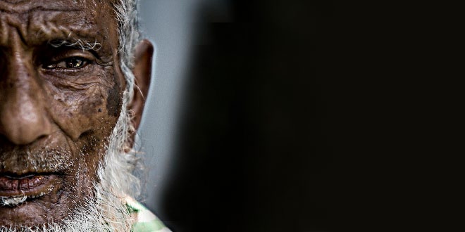 वो आदमी नहीं है मुकम्मल बयान है - दुष्यंत कुमार