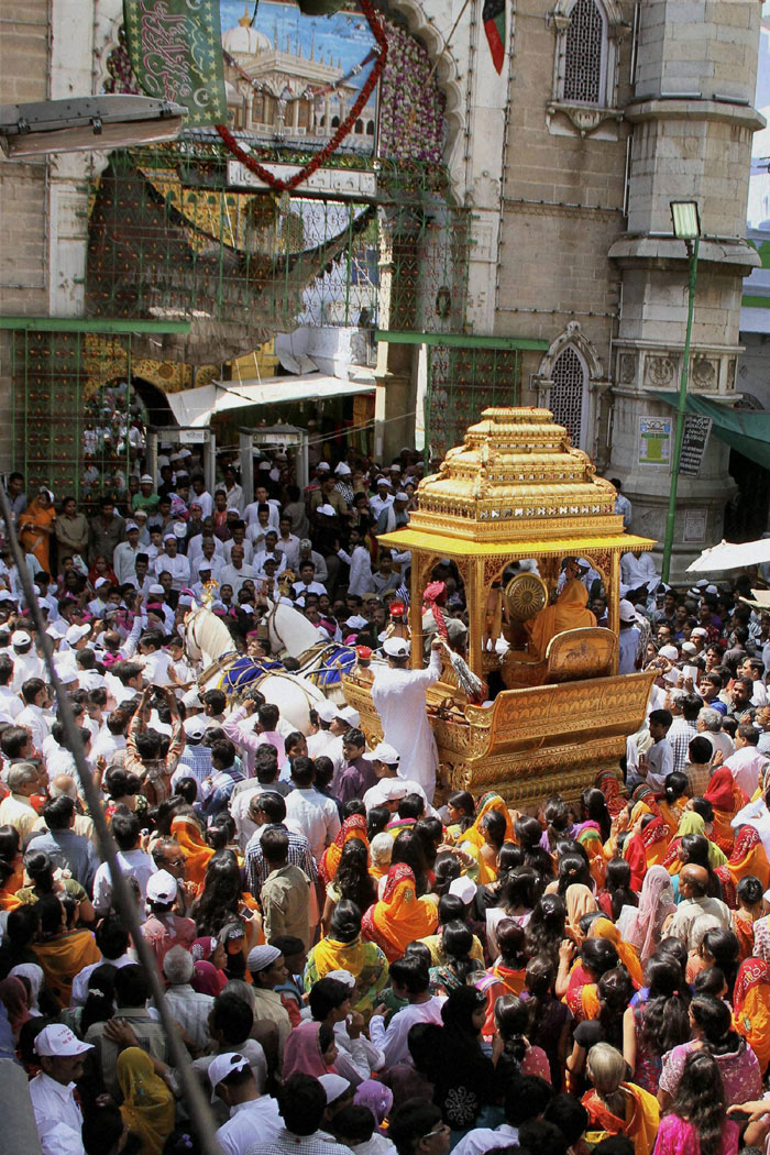 A Mahavir Jayanti procession passes through the Dargah of Khwaja Moinuddin Chishti in Ajmer