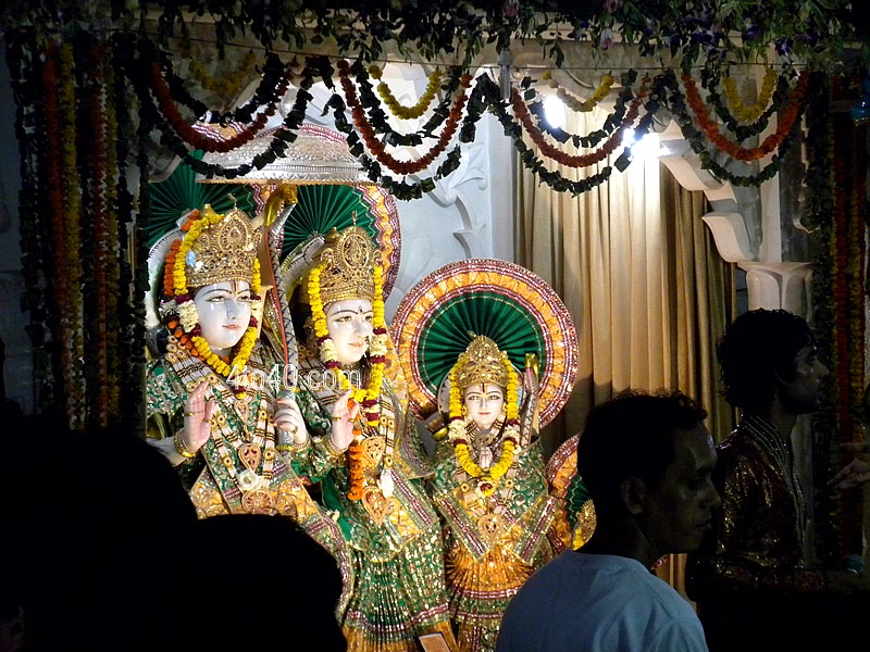 A perfect statue of Lord Rama Mata Sita and Laksmana