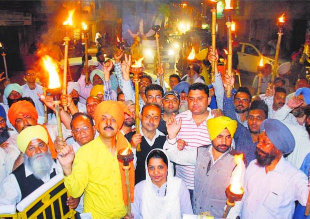 City residents under the banner of the Fly Udaan Zindagi Di Trust held a march carrying torches in view of the Martyrdom Day of Bhagat Singh Rajguru and Sukhdev in Jalandhar