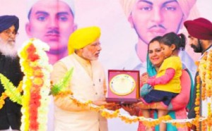 Manjula Sandhu grand neice of Bhagat Singh being honoured by the Prime Minister at Hussainiwala in Ferozpur