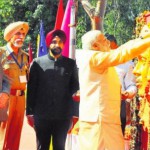 Prime Minister garlands the statues of martyrs at the Hussainiwala memorial