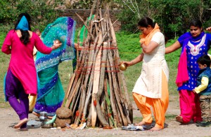 Women preparing for the traditional Holika Dahan at Dera Bassi