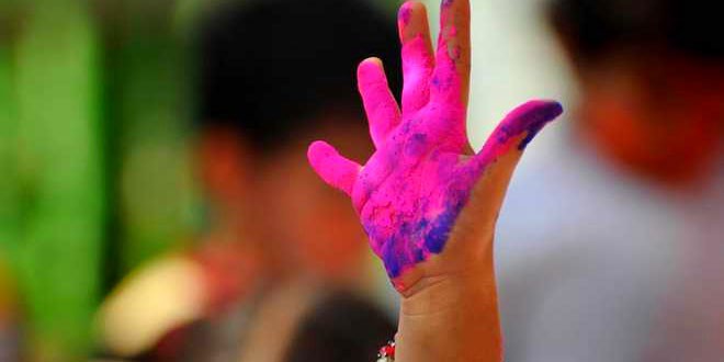 Choose colours not chemicals this Holi