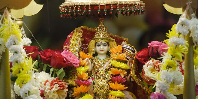 What are Navratri Customs?