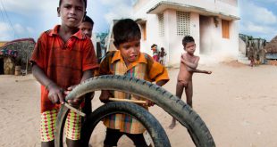 चक्कर पे चक्कर - सर्वेश्वर दयाल सक्सेना