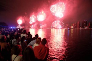 Fireworks illuminate the sky over Manhattan on July 4, 2015 in New York to celebrate Independence Day.