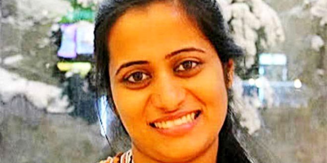 Roshni Mukherjee - Opened online school on YouTube & have 72,000 Students