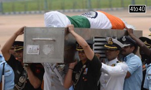 Army, Air Force and Navy officers carry the body of former President APJ Abdul Kalam at Palam Air Force Station in New Delhi on July 28, 2915