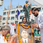 BJP leader Lakshmi Kanta Chawla pays tributes to revolutionary freedom fighter Madan Lal Dhingra in Amritsar on August 17, 2015.