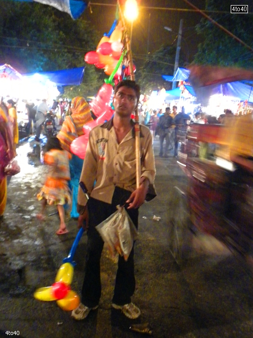 Balloon seller in Rakhi Market