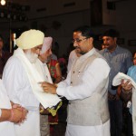 Local Bodies Minister Anil Joshi felicitating family members of freedom fighters during a function to mark the martyrdom of revolutionary freedom fighter Madan Lal Dhingra in Amritsar on August 17, 2015.