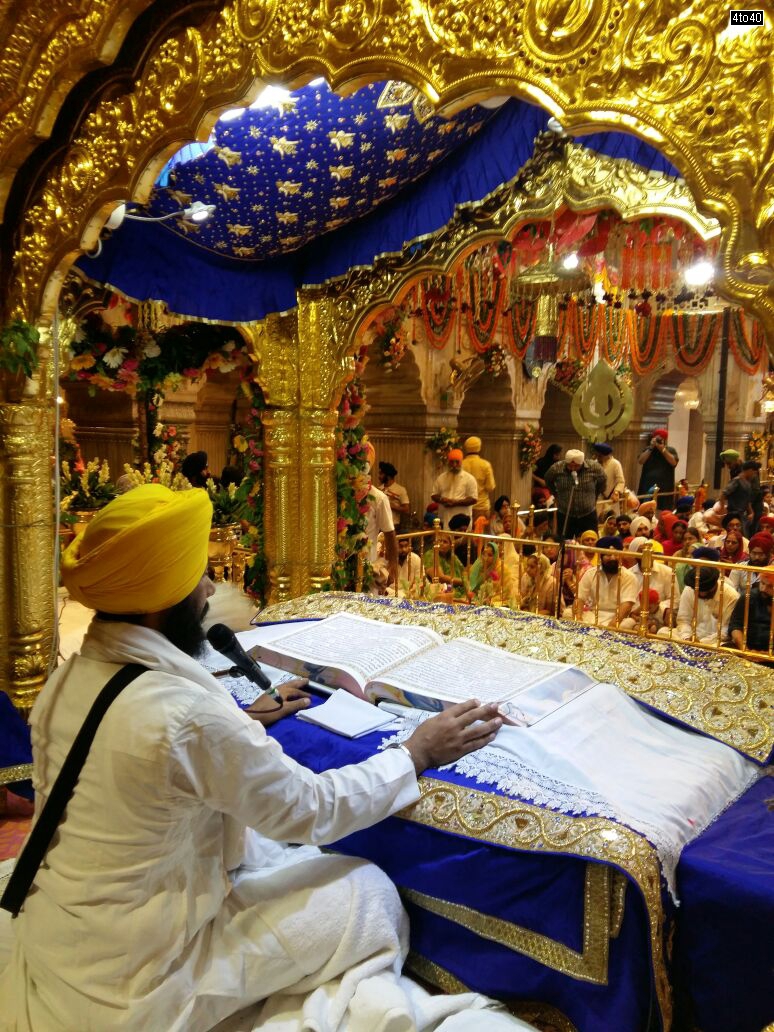 Pathi Reciting Guru Granth Sahib in Bangla Sahib Gurdwara, New Delhi