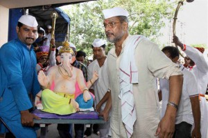 Bollywood actor Nana Patekar celebrates Ganesh Chaturthi at his house in Mumbai on September 18, 2015