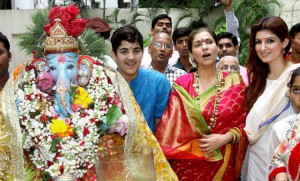 Bollywood actress Dimple Kapadia and daughter Twinkle Khanna pray to an idol of the Hindu elephant god Lord Ganesh before it is immersed into the sea