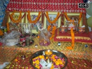 Lord Krishna idols and pictures are decorated on Janmashtami. Devotees give swings to Bal Krishna statue placed in a cradle