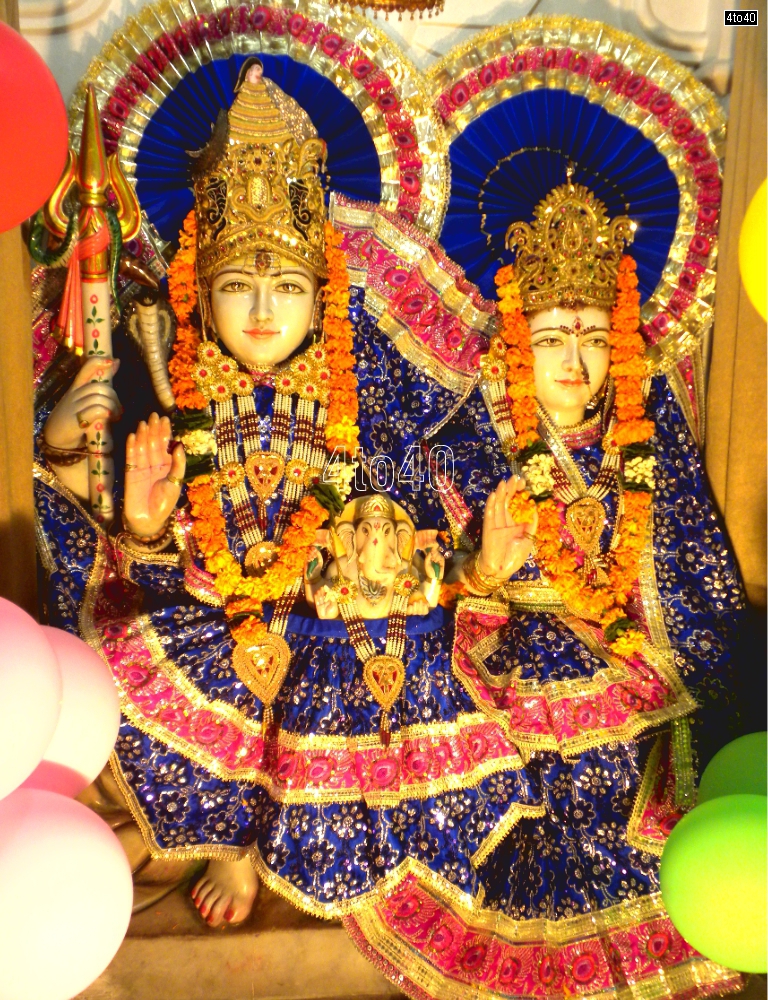 Lord Shiva with Maa Parvati and Ganesha Ji