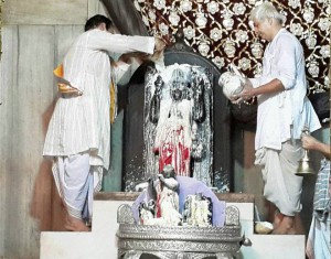 Priests offer ‘Abhishek’, bathing Lord Dwarkadheesh with milk, curd, ghee and other offerings, at the Dwarkadheesh temple on Janmashtami, a festival that marks the birth anniversary of Hindu Lord Krishna, at Mathura on September 5, 2015