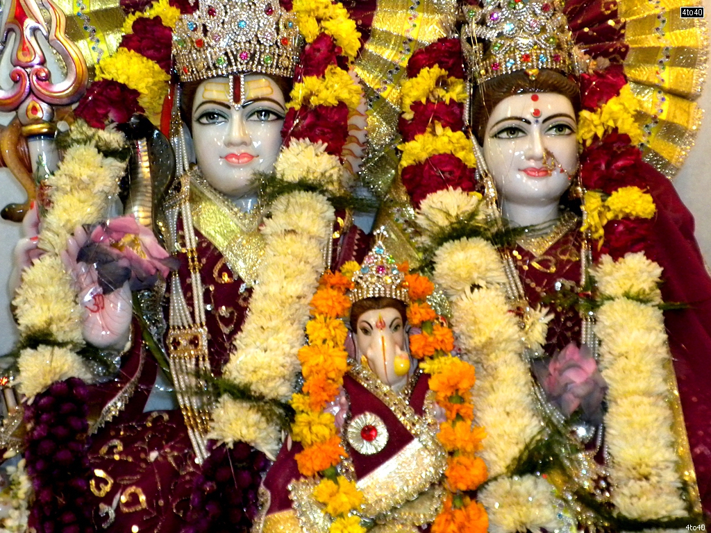 Shiv Parivar consisting Shiva Parvati and Ganesha