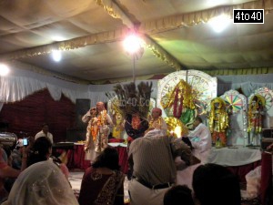 A dance item is being performed at Mata ki Chowki in New Delhi