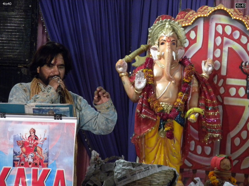 Devotional singer singing mata ki bhetein at Mata Ki Chowki in Rohini, New Delhi