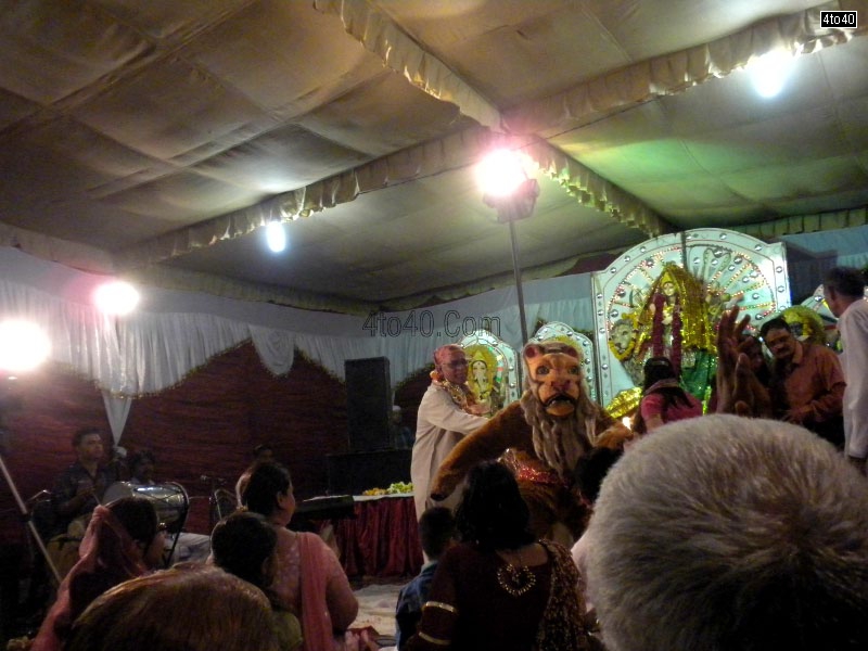 Devotional singers at Mata ki Chauki sing Mata Ki Bhetein