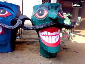 Effigies on display for sale at Dwarka Mode, Najafgarh, New Delhi