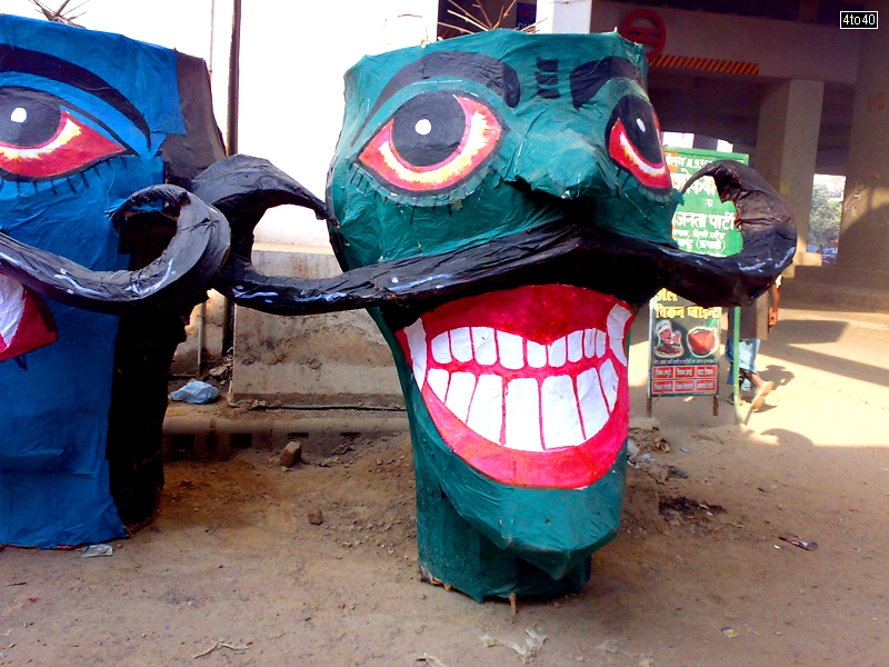 Effigies on display for sale at Dwarka Mode, Najafgarh, New Delhi