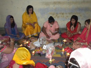 Female priest reciting the Karva Chauth story to the married women on the occasion of Karva Chauth Festival