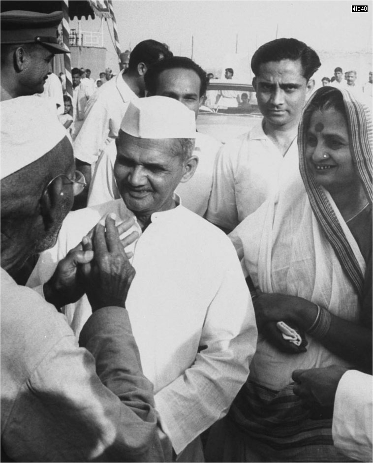 Prime Minister Lal Bahadur Shastri talking to villagers