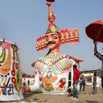 Workers installing effigies of Hindu demon King Ravana at Kasturchand Park in Nagpur on October 20, 2015, ahead of the Hindu festival of Dussehra