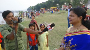 Press reporter taking views of a Hindu woman regarding Chhath Puja