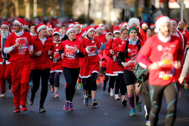 Runners dressed as Santa Claus take part in the 40th Christmas Corrida Race on the streets of Issy-les-Moulineaux, near Paris, France, December 11, 2016