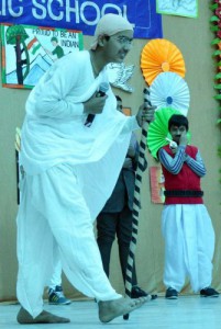 Students of Green Land School Jalandhar bypass perform a colourful dance and a play based on freedom fighters on the school premises