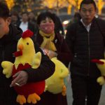 People carry rooster dolls in Beijing on Monday, to celebrate the Lunar New Year on Jan 28 this year. 2017 is the Year of the Rooster in the Chinese calendar