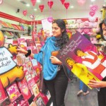 This year celebrate the Valenitine's day by choosing from an arry of gift available in the market