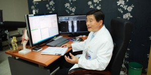 Most Total Knee Replacements performed with Minimal Invasive Surgery: Dr. Jae Hoon Chung sets world record