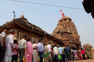Bhubaneswar: Devotees stand in queue to offer prayers at Lord Lingaraj temple on the occasion of Maha Shivaratri in Bhubanheswar