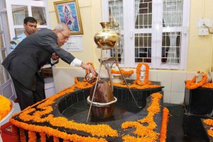 New Delhi: President Pranab Mukherjee prays at PBG Mandir on the occasion of Maha Shivratri at President's Estate in New Delhi