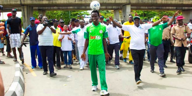 Farthest distance walked with a ball on the head: Harrison Chinedu breaks record