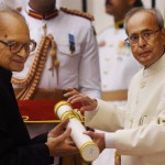 Former Jammu and Kashmir Governor Jagmohan receives the Padma Vibhushan from President Pranab Mukherjee during an investiture ceremony at Rashtrapati Bhawan in New Delhi on March 28, 2016