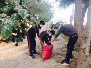 School Children clean Papiha Park in Fatehabad