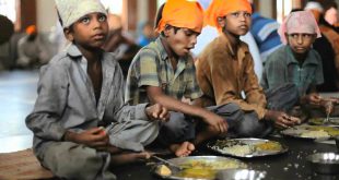 दयालु कौन - Short Hindi Poem about Kindness