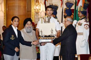 President Pranab Mukherjee presents Maulana Abul Kalam Azad Trophy 2015-2016 to Punjabi University Patiala at the National Sports and Adventure Award 2016 function at Rashtrapati Bhawan in New Delhi on August 29, 2016.