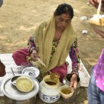 Sixty-five-year-old Prakashi runs a food stall in the afternoon at India Gate, and is the sole breadwinner of a family that includes four grown-up children and a disabled husband. As her daughter's impending wedding weighs upon her mind, she struggles to make ends meet to support her daughter. Despite her age, she takes pride in the fact that she is able to support her family with dignity.
