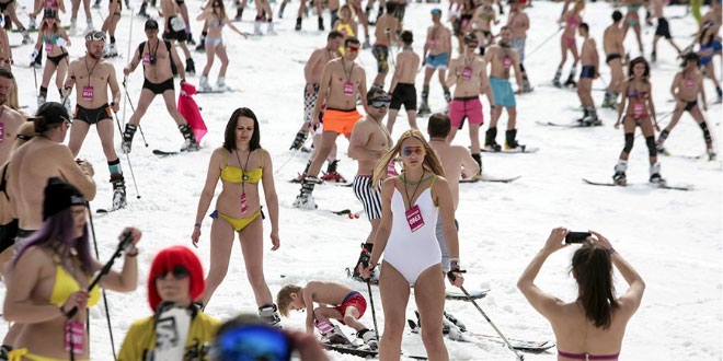 Largest swimwear parade on skis: Russia breaks record