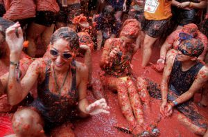 Revellers battle with tomato pulp during the annual 'Tomatina' (tomato fight) festival in Bunol near Valencia, Spain on August 31, 2016.